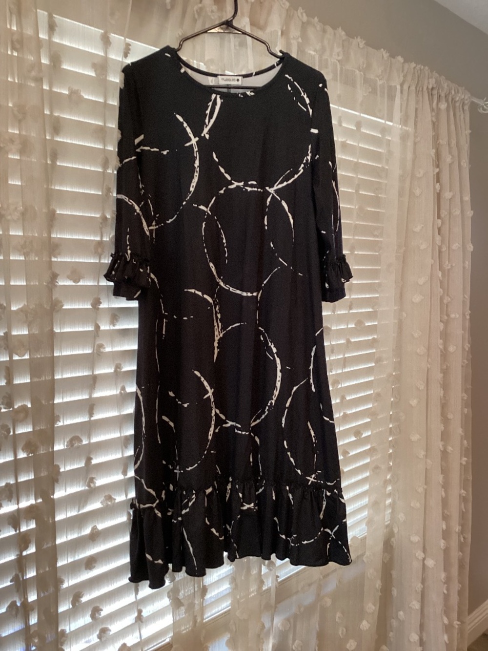 NUGGLES Women’s Medium MIDI Dress